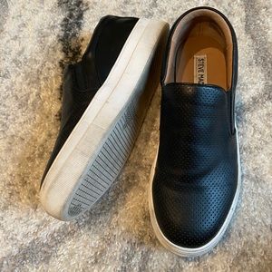 Steve Madden Black Gills